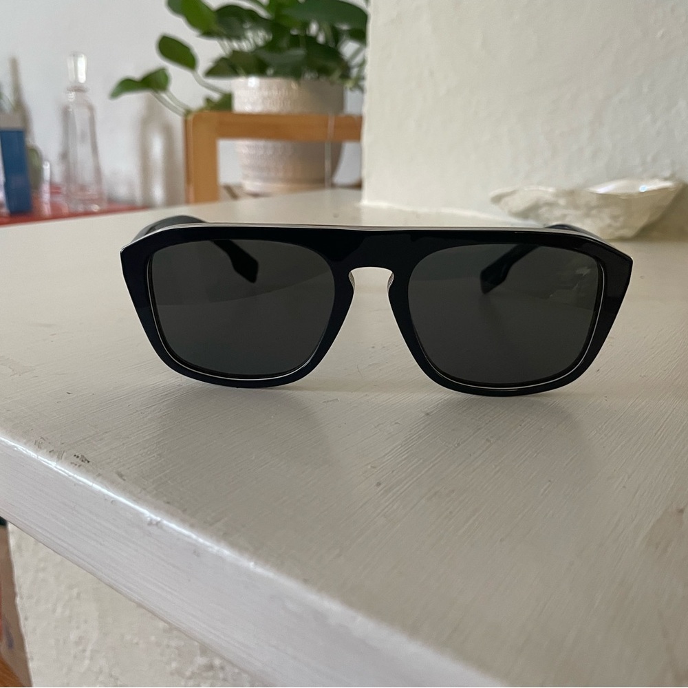 Burberry Sunglasses - Picture 6 of 7